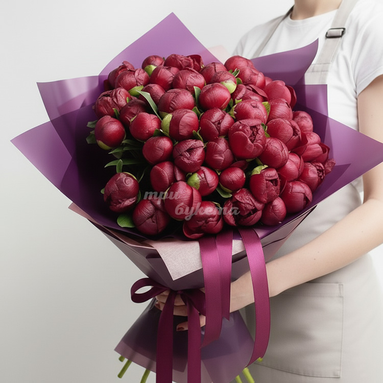 45 красных пионов Рэд Шарм