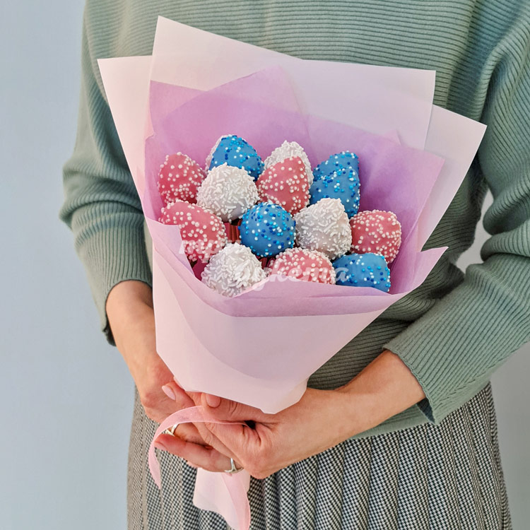 Крафт букет из клубники в шоколаде