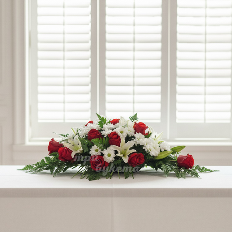 Композиция из роз и лилий