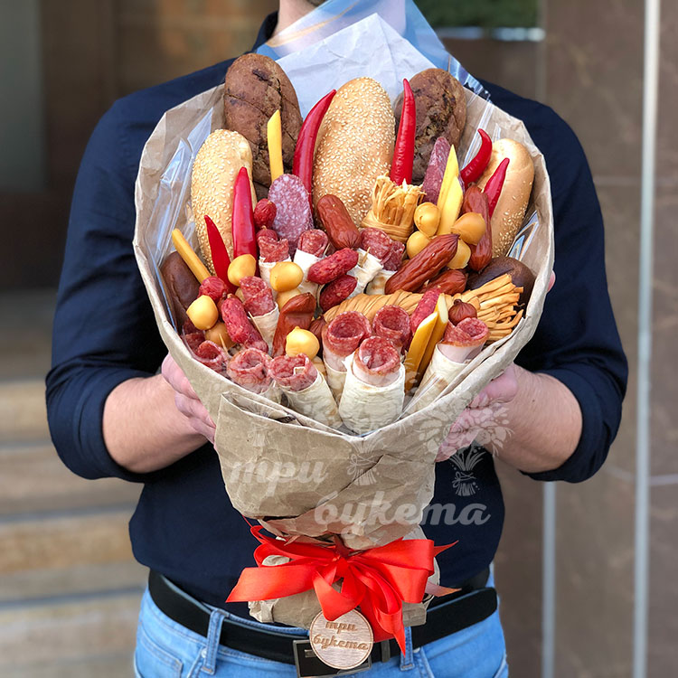 Мужской букет из мясной нарезки