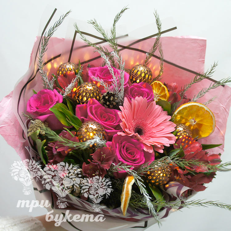 Зимний букет из цветов и гирлянды (вид сверху)