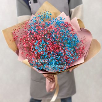 Букет из красной и синей гипсофилы