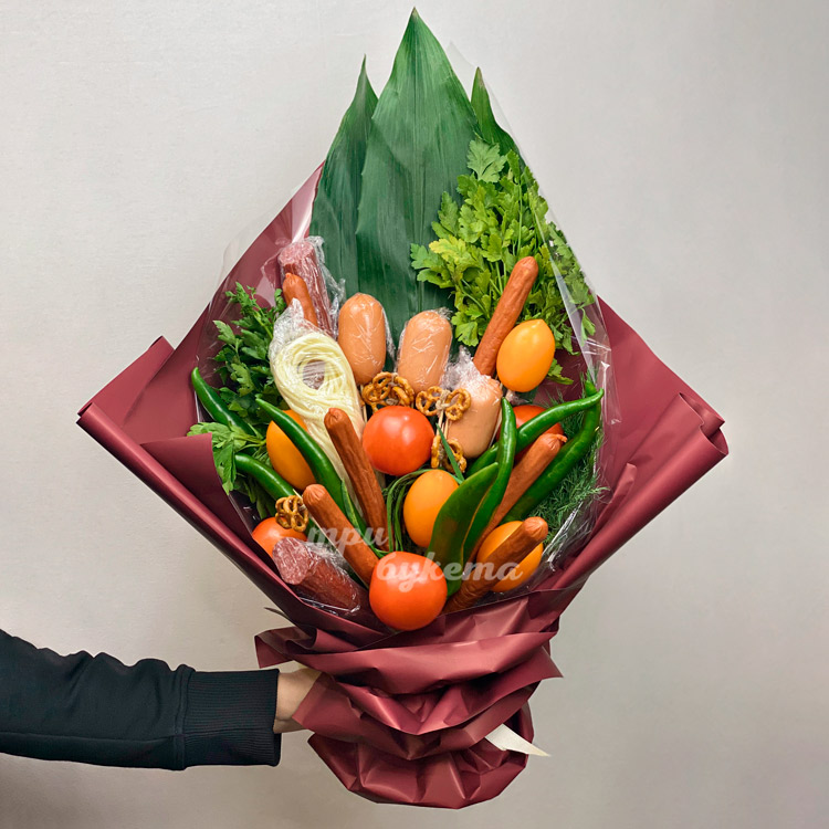 Букет сарделек, перцев и томатов