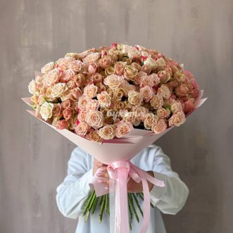 Букет из 51 кустовой Кенийской розы Букет из 51 кустовой Кенийской розы